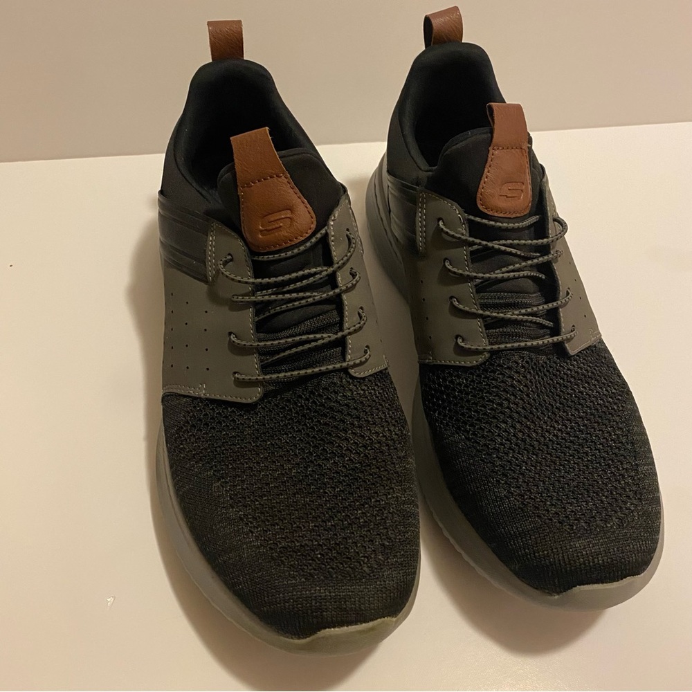 Skechers Slip-on Men’s Black and Gray Sneakers Comfort Memory Foam Casual